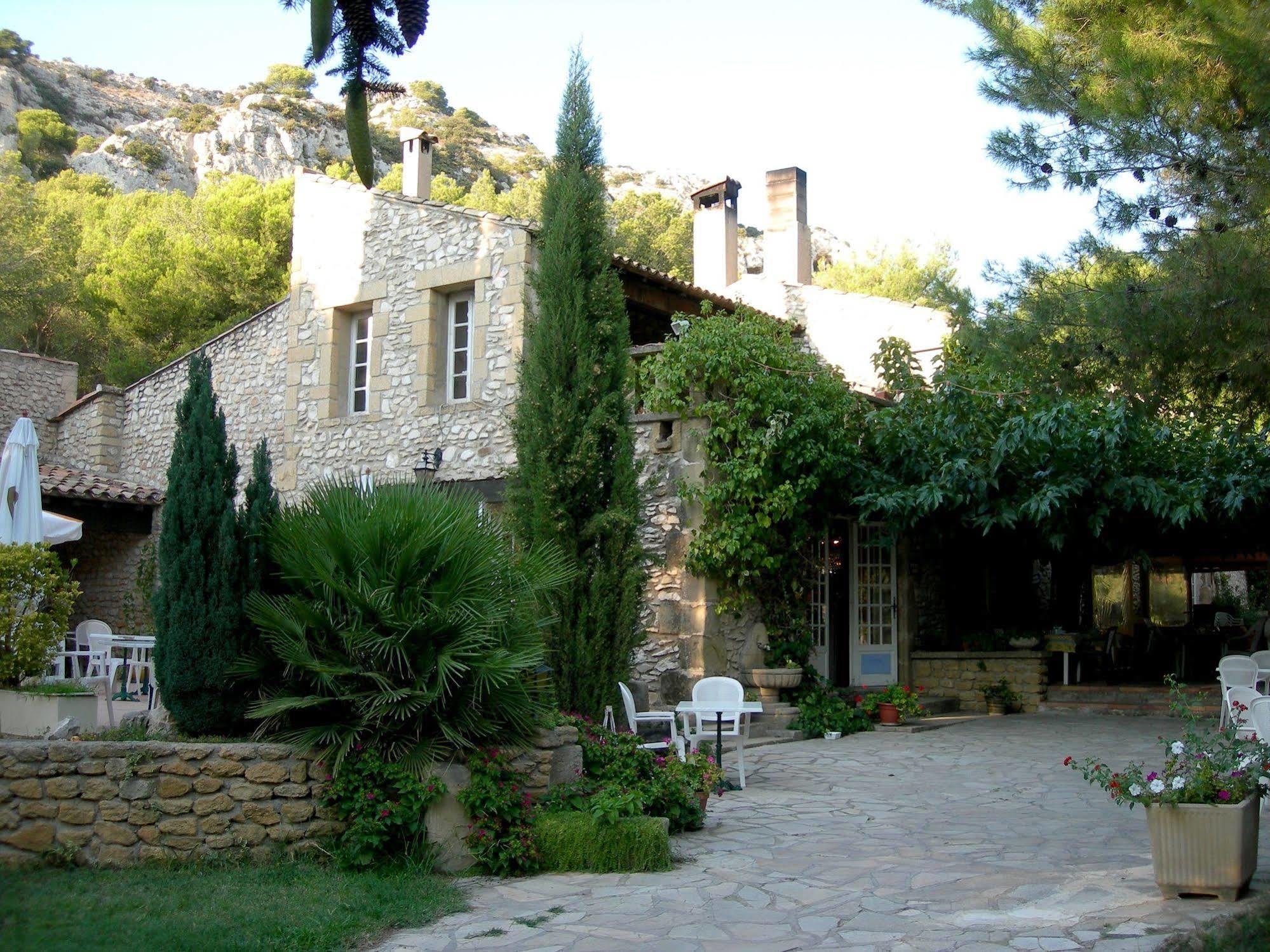 Best Western Domaine De Roquerousse Salon-de-Provence Exteriör bild